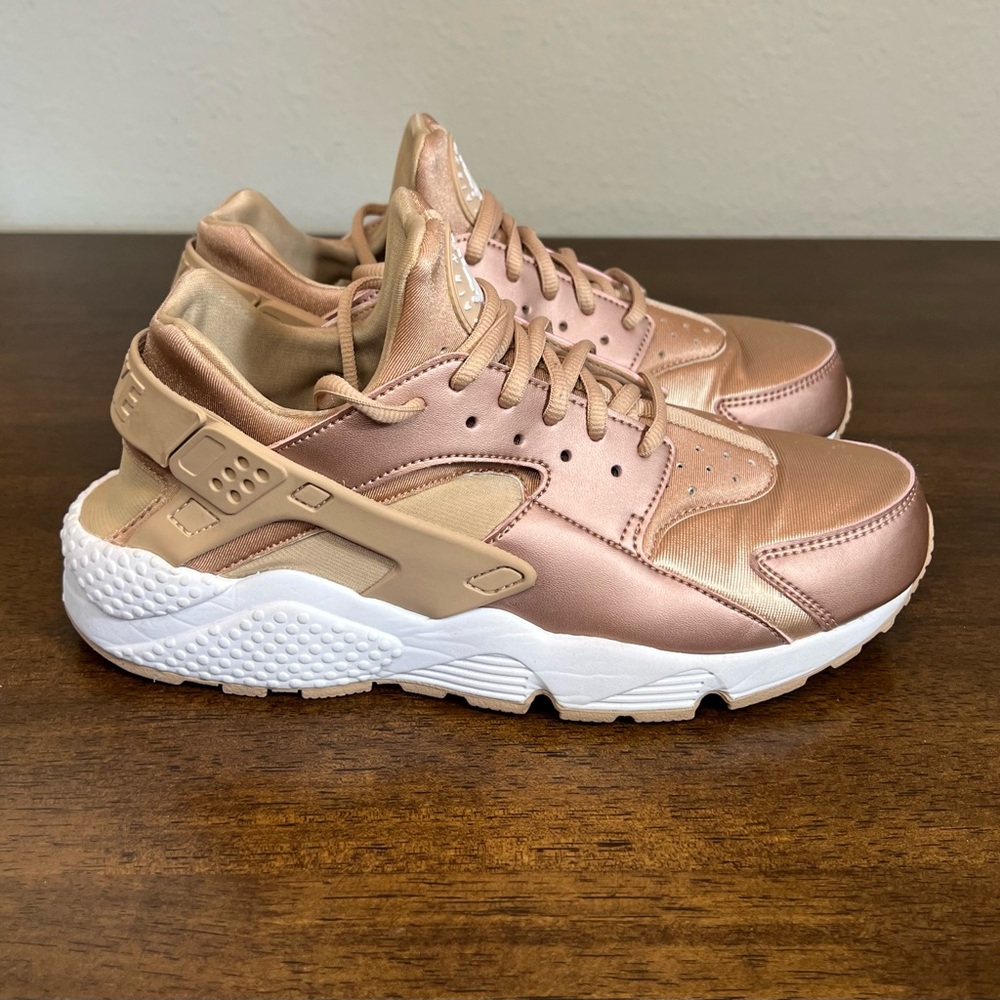 Nike Air Huarache Rose Gold Metallic Women’s Size 9 (shoe says sz 10)